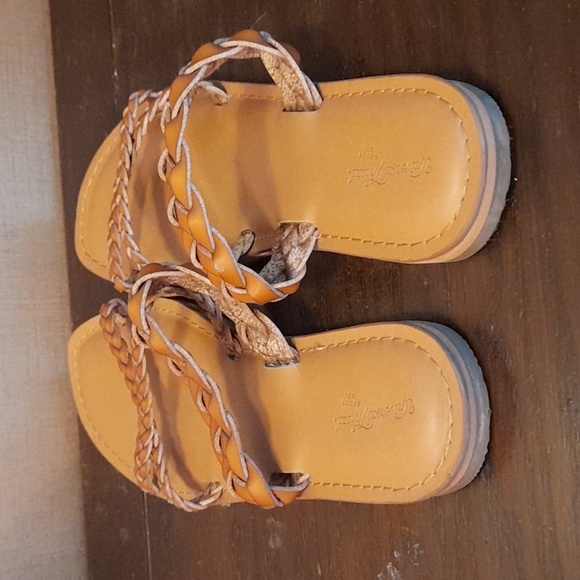 Universal Thread Sandals - Picture 3 of 6